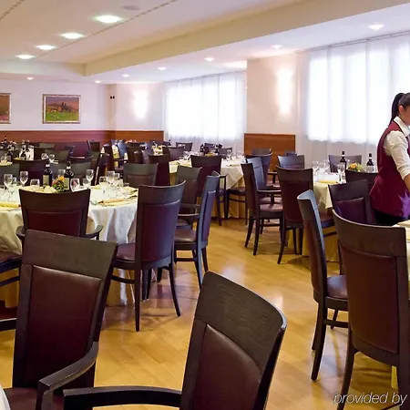 Hotel Four Points By Sheraton Sienne