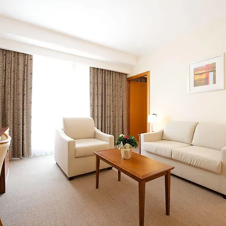 Four Points By Sheraton 호텔 4*