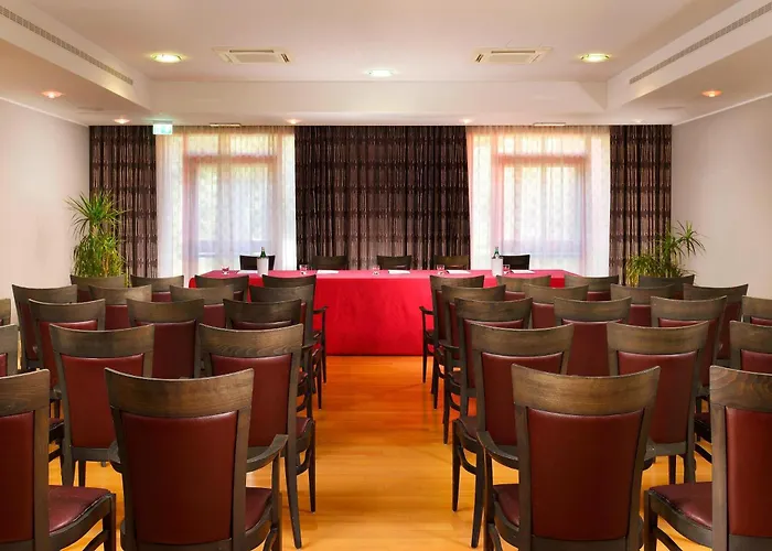 Four Points By Sheraton מלון 4*