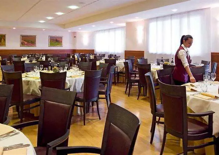 فندق Four Points By Sheraton 4*